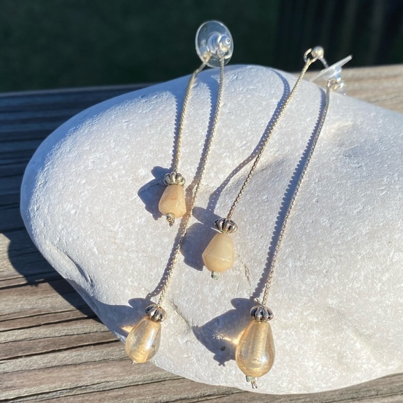 Body Central Long dangle earrings light peach beads brand new - Picture 2 of 5